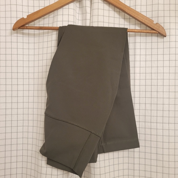 Lululemon Wunder under crop 💚 - Picture 3 of 5